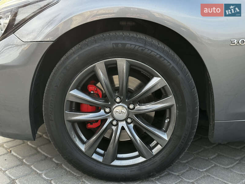 Седан Infiniti Q70 2015 в Виннице
