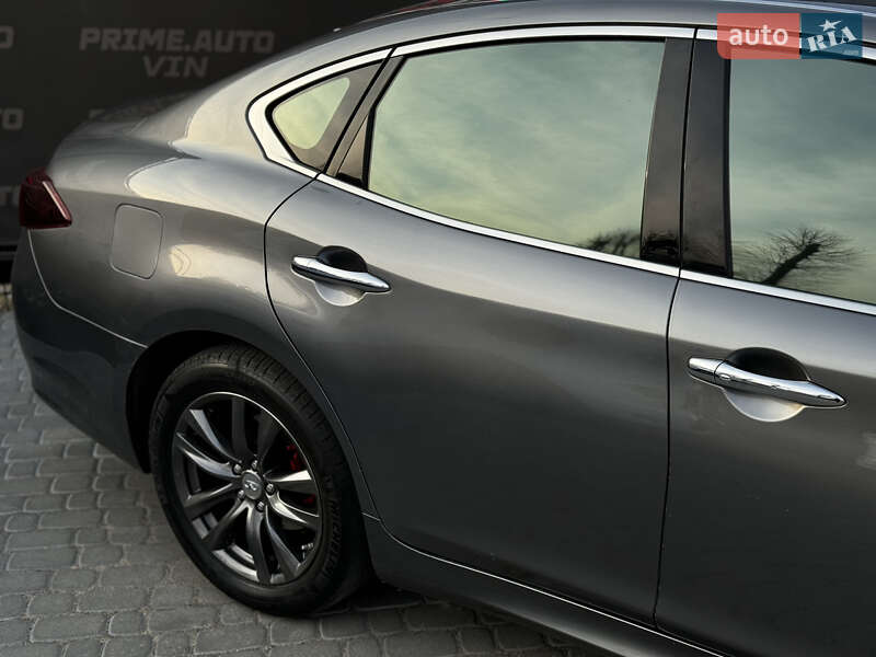 Седан Infiniti Q70 2015 в Виннице