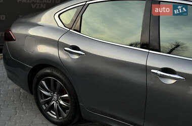 Седан Infiniti Q70 2015 в 