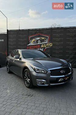 Седан Infiniti Q70 2015 в 