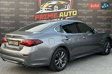 Седан Infiniti Q70 2015 в 