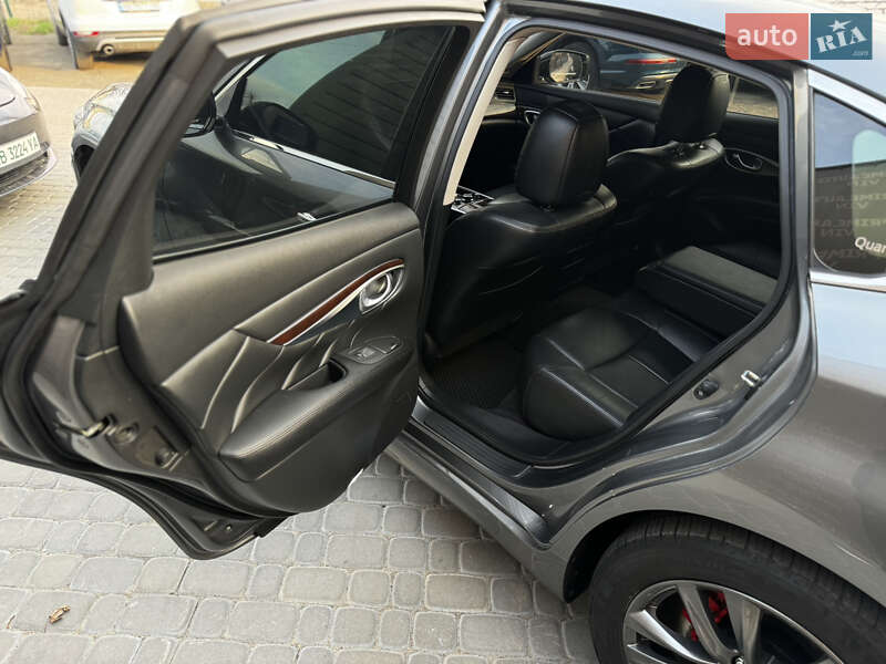 Седан Infiniti Q70 2015 в Виннице