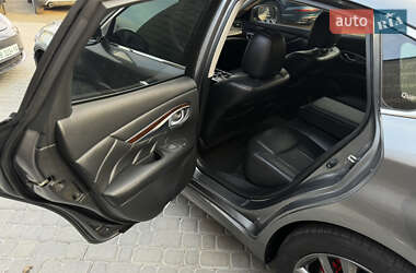 Седан Infiniti Q70 2015 в 