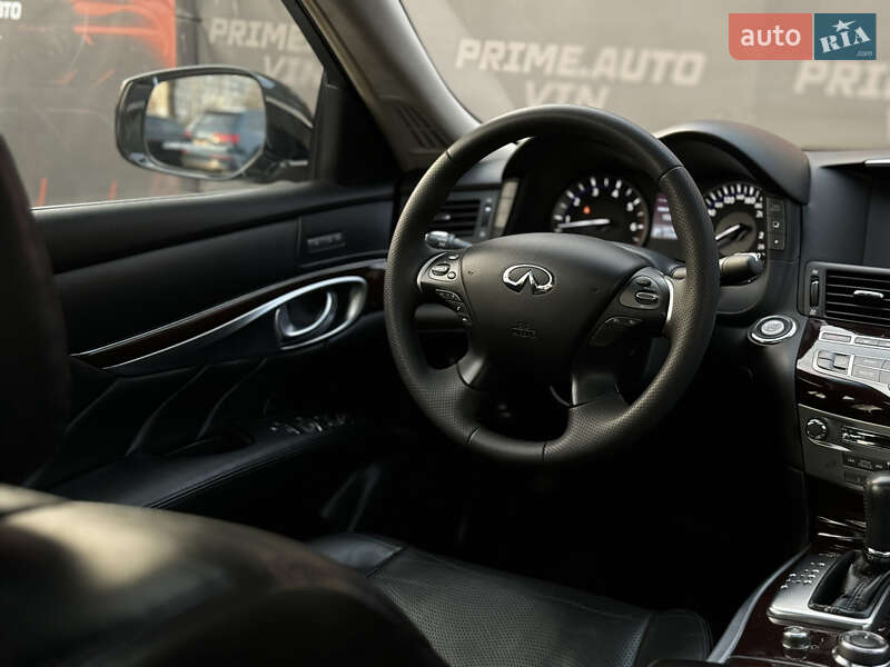 Седан Infiniti Q70 2015 в Виннице