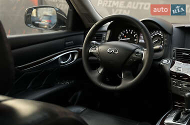 Седан Infiniti Q70 2015 в 