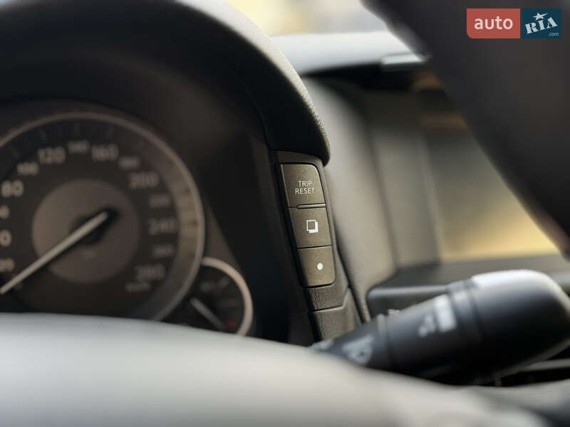 Седан Infiniti Q70 2015 в Виннице