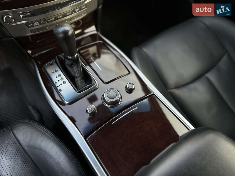 Седан Infiniti Q70 2015 в Виннице