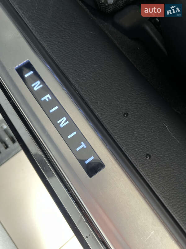 Седан Infiniti Q70 2015 в Харкові