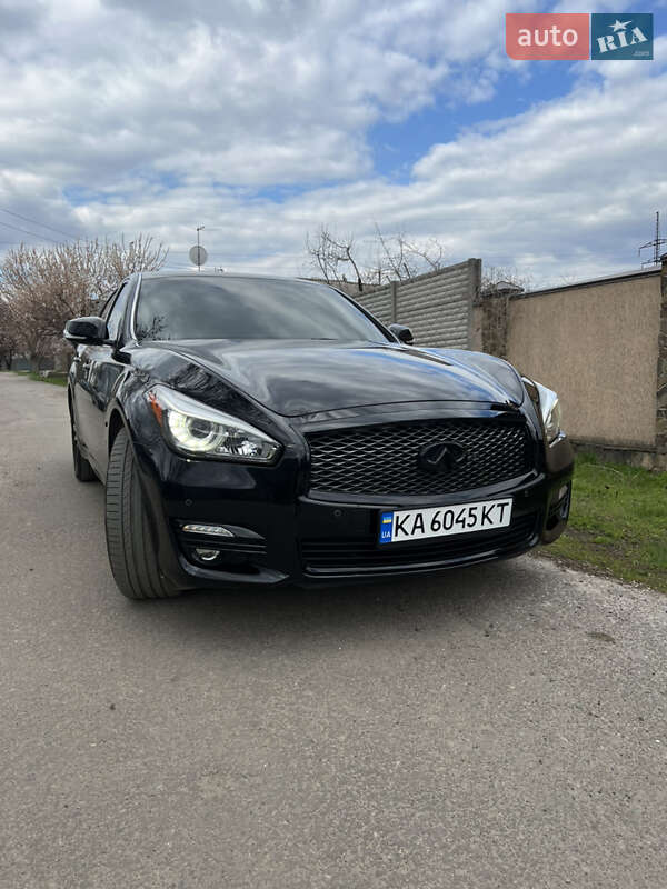 Седан Infiniti Q70 2015 в Харкові