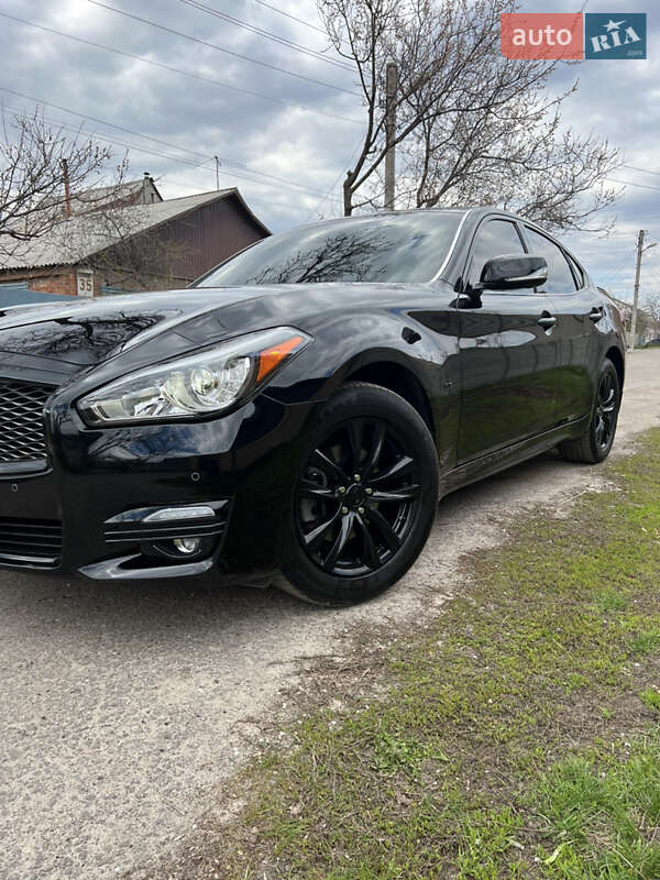 Седан Infiniti Q70 2015 в Харкові