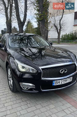 Седан Infiniti Q70 2015 в 
