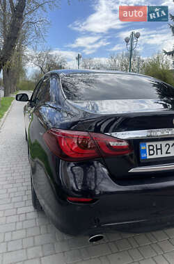 Седан Infiniti Q70 2015 в 