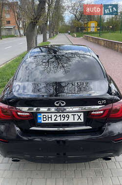 Седан Infiniti Q70 2015 в 