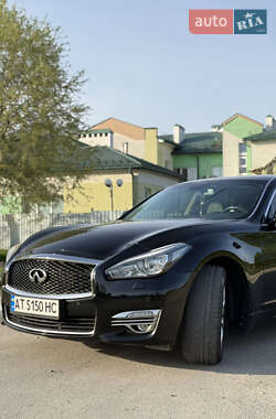 Седан Infiniti Q70 2016 в 