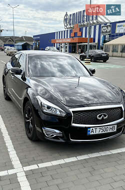 Седан Infiniti Q70 2015 в Калуше