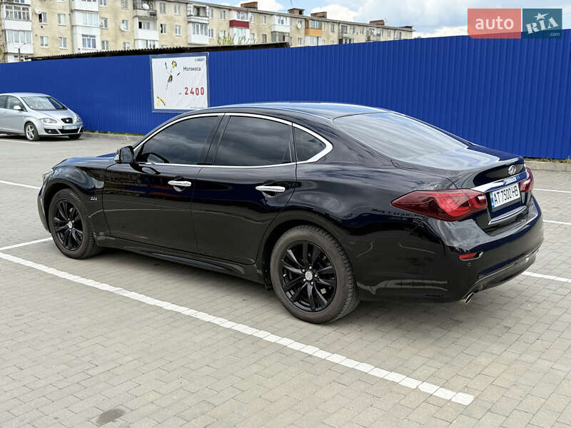 Седан Infiniti Q70 2015 в Калуше