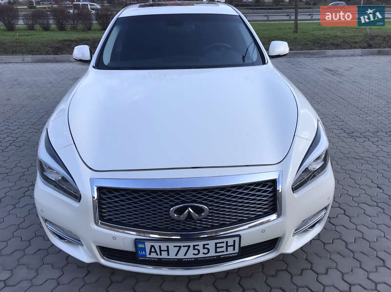 Седан Infiniti Q70 2016 в 