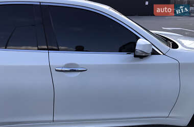 Седан Infiniti Q70 2016 в 