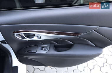 Седан Infiniti Q70 2016 в 