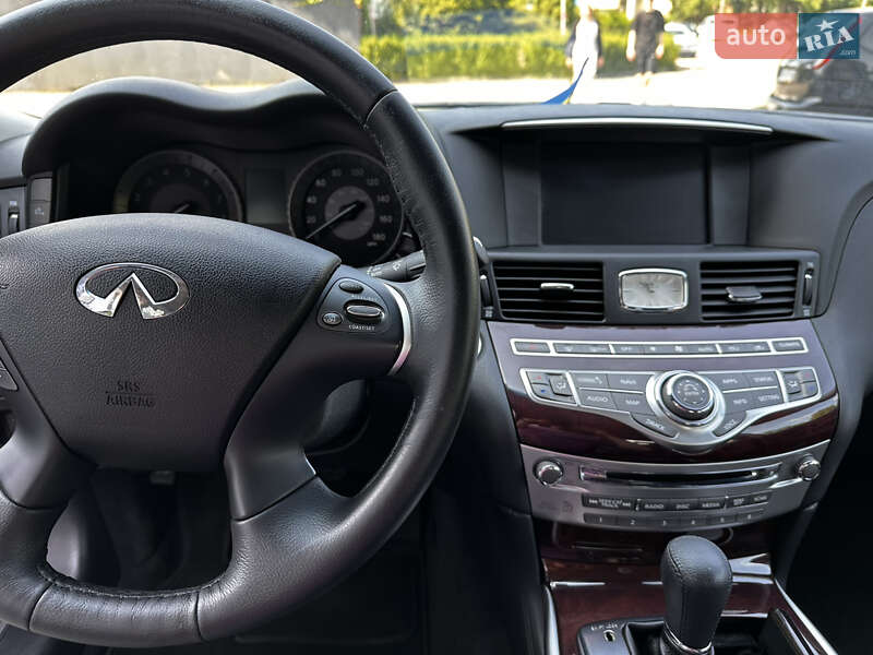 Седан Infiniti Q70 2017 в Житомирі