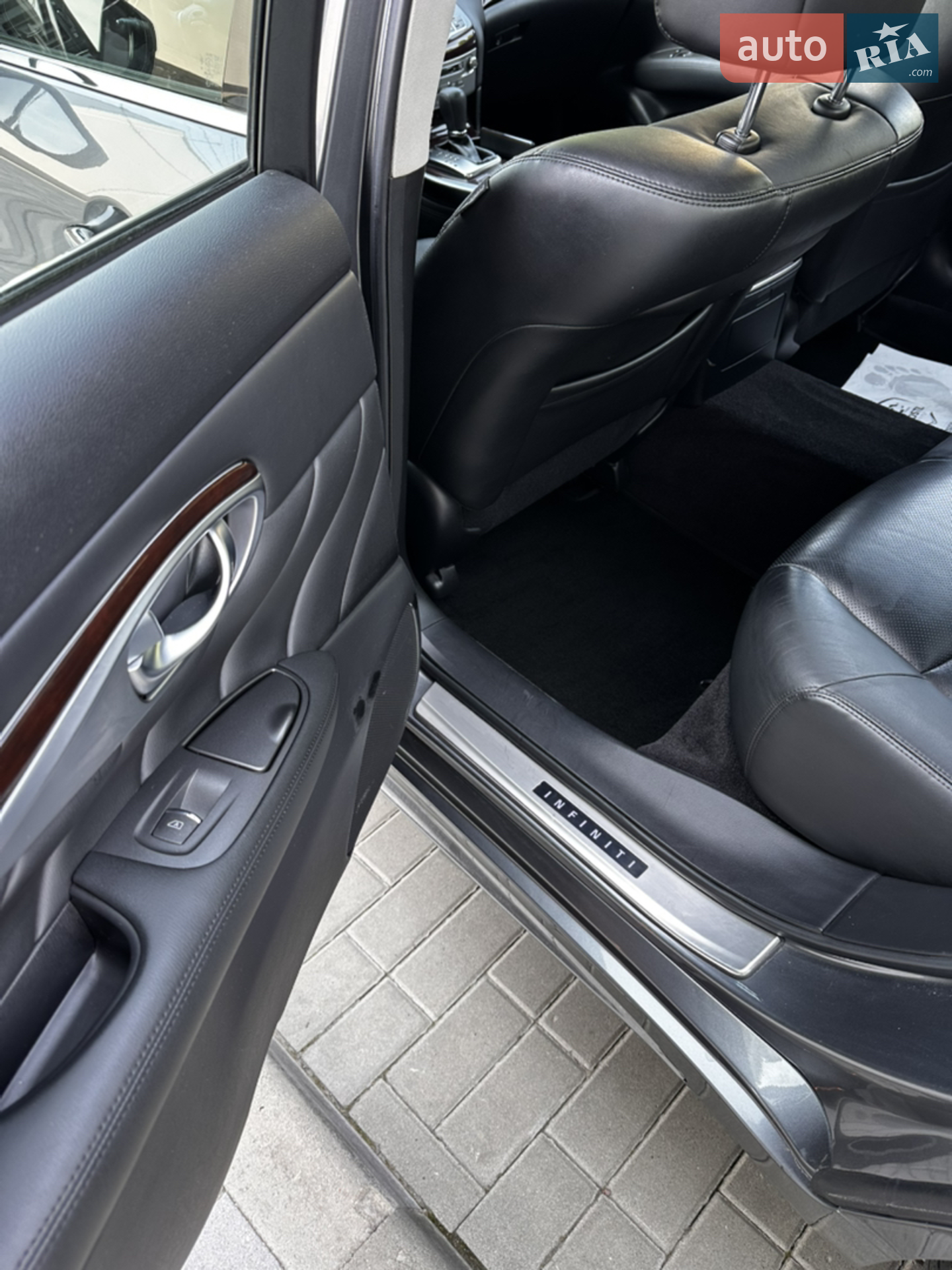 2017 Infiniti Q70 - мініатюра 16