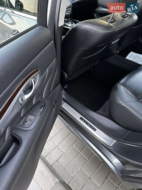 Седан Infiniti Q70 2017 в Житомирі