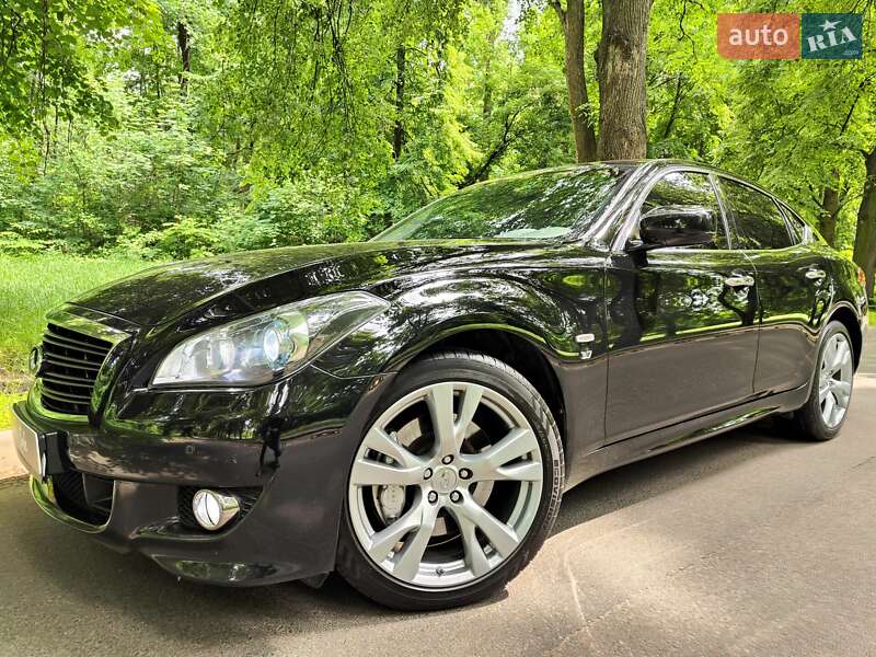Infiniti Q70 2014