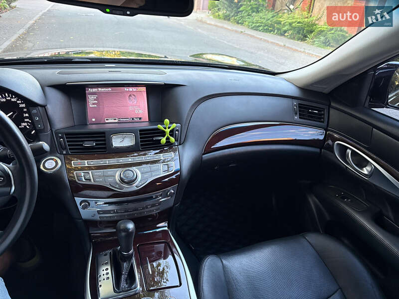 Седан Infiniti Q70 2013 в Софіївській Борщагівці