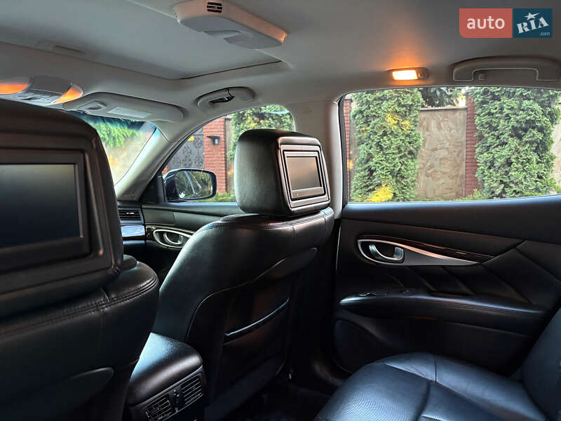 Седан Infiniti Q70 2013 в Софіївській Борщагівці