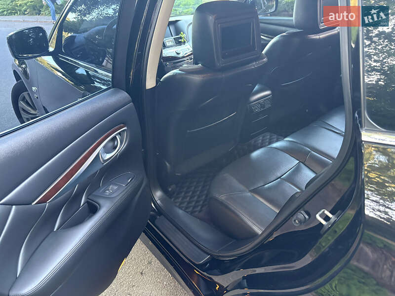 Седан Infiniti Q70 2013 в Софіївській Борщагівці