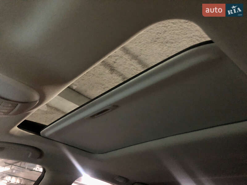 Седан Infiniti Q70 2015 в Києві