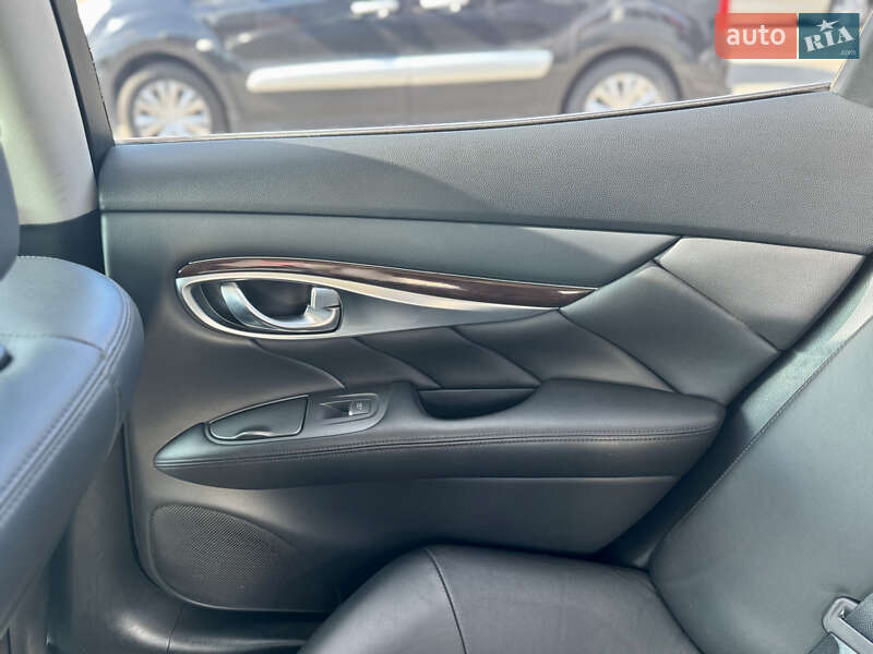 Седан Infiniti Q70 2015 в Києві