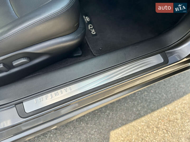 Седан Infiniti Q70 2015 в Києві