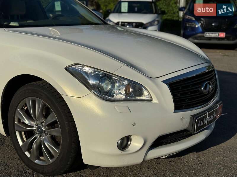 Седан Infiniti Q70 2013 в Вінниці