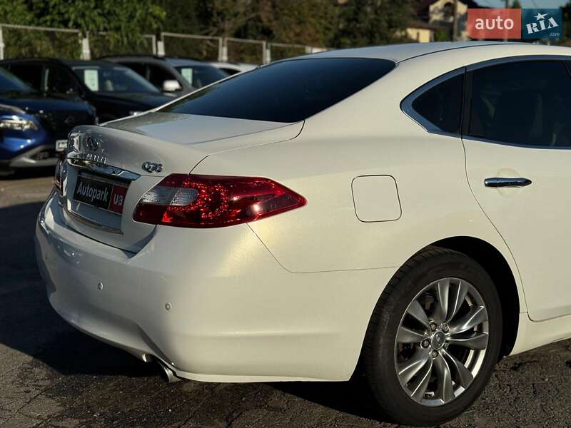 Седан Infiniti Q70 2013 в Вінниці