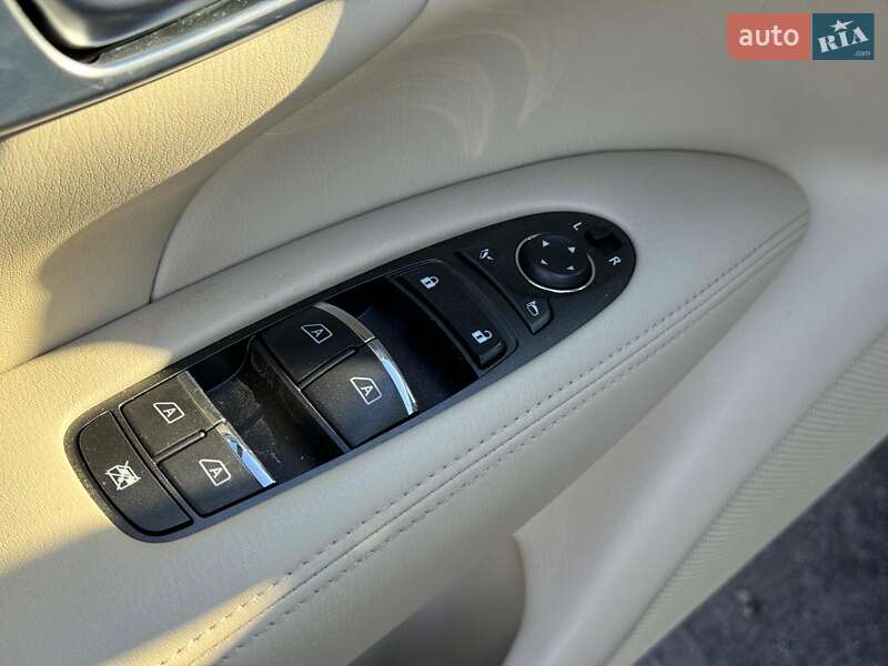 Седан Infiniti Q70 2013 в Вінниці