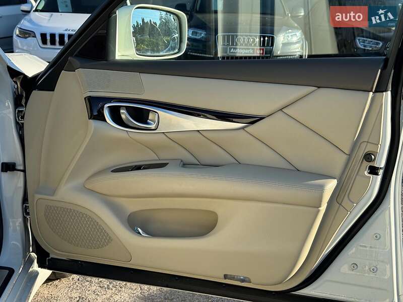 Седан Infiniti Q70 2013 в Вінниці