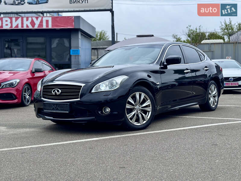 Infiniti Q70 2013