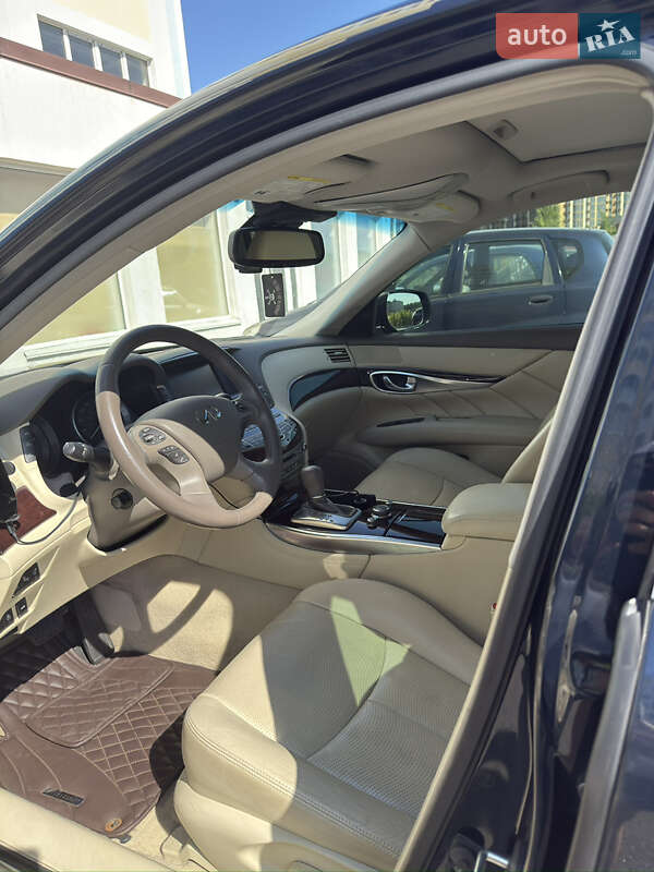 Седан Infiniti Q70 2016 в Києві