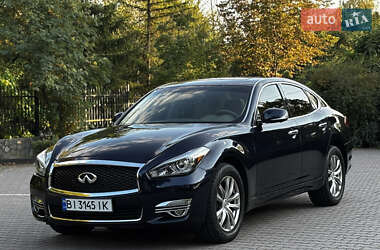 Седан Infiniti Q70 2015 в Миргороде