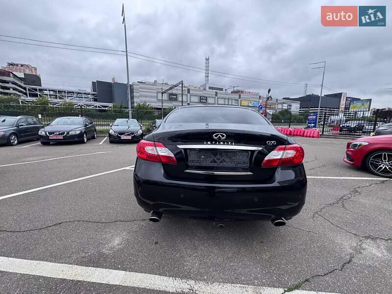 Седан Infiniti Q70 2013 в Києві