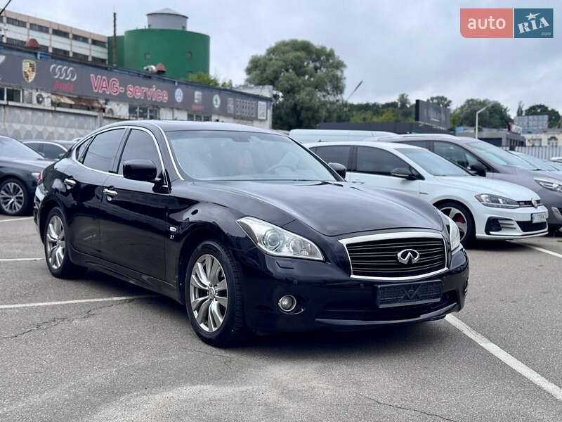 Седан Infiniti Q70 2013 в Києві