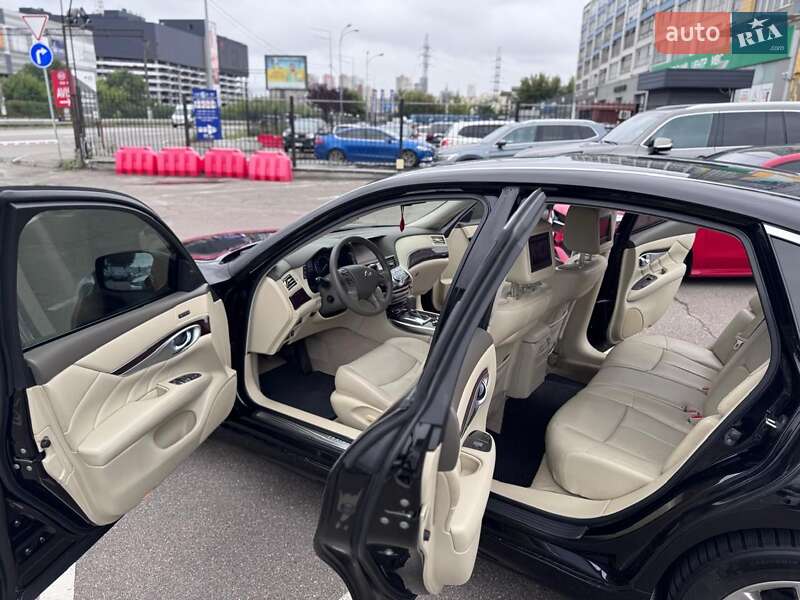 Седан Infiniti Q70 2013 в Києві