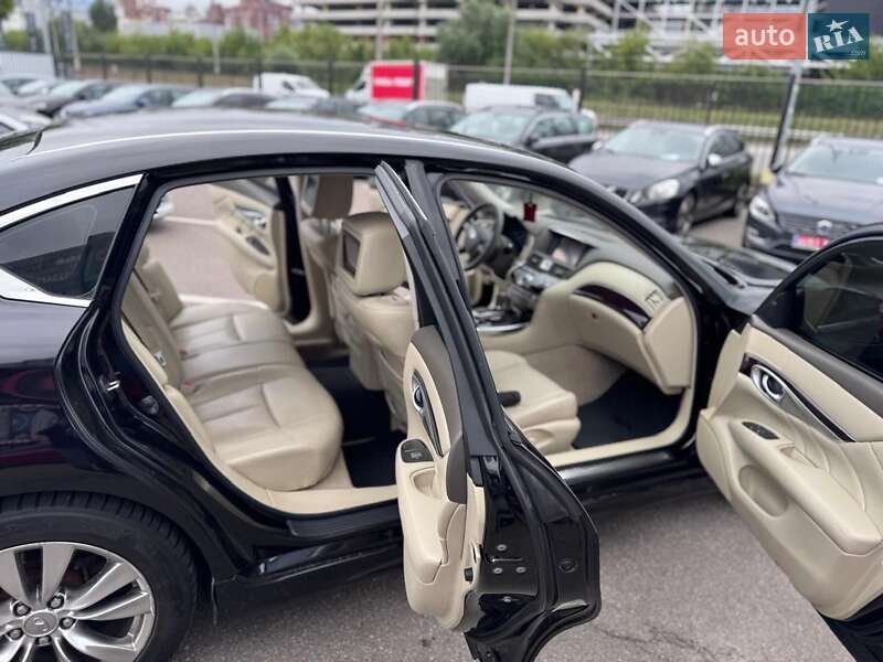 Седан Infiniti Q70 2013 в Києві