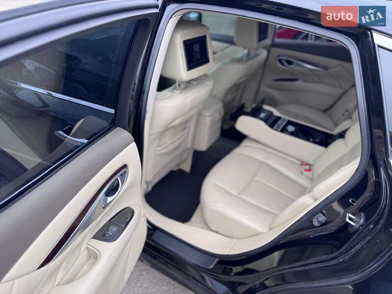 Седан Infiniti Q70 2013 в Києві