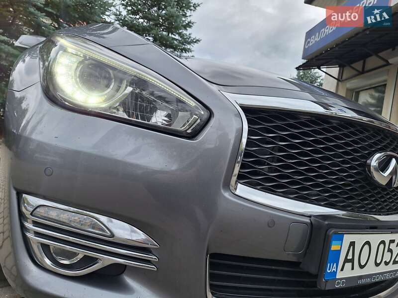 Седан Infiniti Q70 2016 в Сваляве фото 2 Седан Infiniti Q70 2016 в Сваляве
