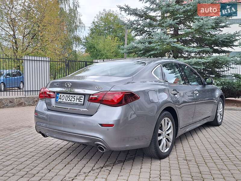 Седан Infiniti Q70 2016 в Сваляве фото 18 Седан Infiniti Q70 2016 в Сваляве