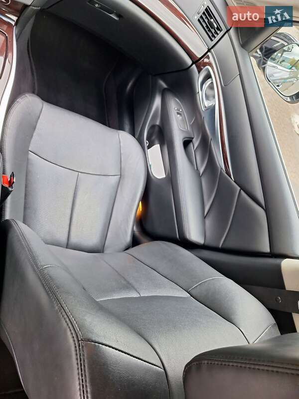 Седан Infiniti Q70 2016 в Сваляве фото 25 Седан Infiniti Q70 2016 в Сваляве