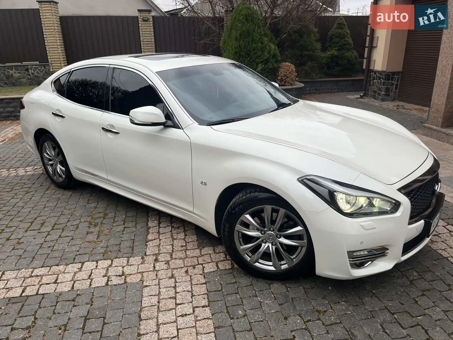 2016 Infiniti Q70 - мініатюра 3
