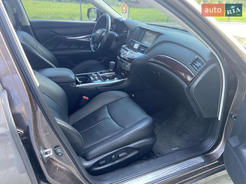 Седан Infiniti Q70 2015 в Вінниці